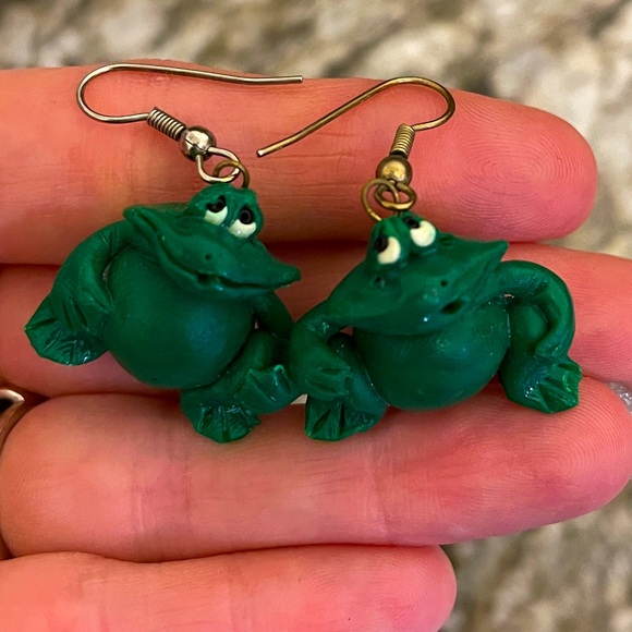 Vintage Frog Toad Love Heart Bottom Earrings Green Dangle Earrings - Picture 1 of 4